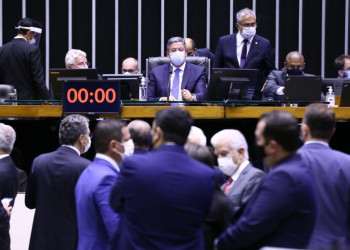 Câmara dos Deputados rejeita volta do voto impresso e derrota Bolsonaro com tanque e tudo